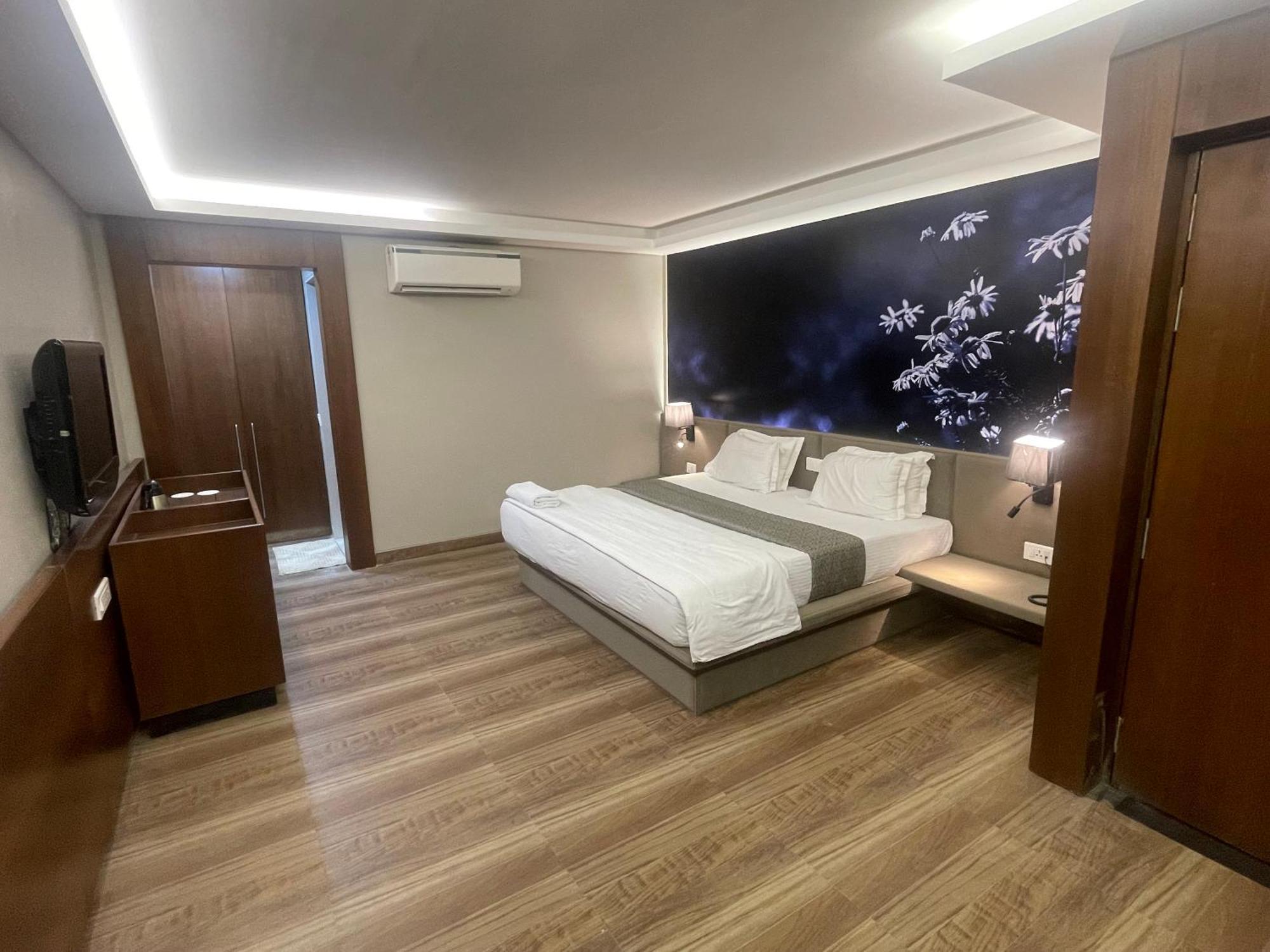 Hotel Lch Fitness à Indore Extérieur photo
