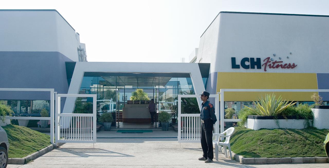 Hotel Lch Fitness à Indore Extérieur photo